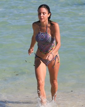 Bethenny frankel in a good mood at miami beach