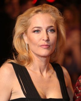 Gillian anderson the crown season 2 premiere in london