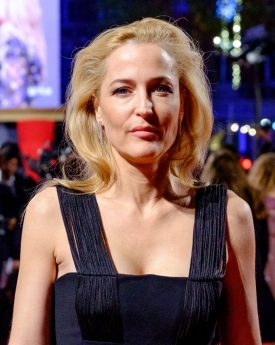 Gillian anderson at the crown season 2 premiere, london