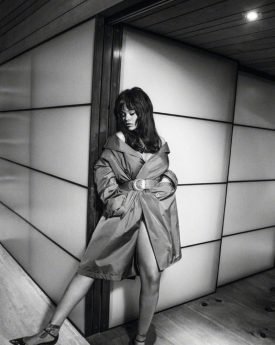 Sensual rihanna vogue paris dec 2017 jan 2018 edition photoshoot