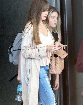 Sofia vergara casual in santa monica